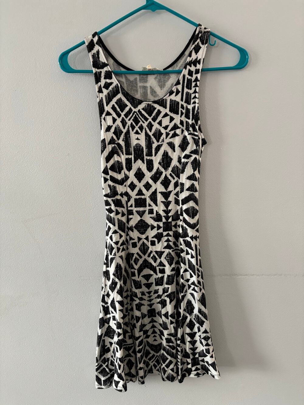 One Clothing Dress Women's Medium Tank Black White Aztec Geometric Flowy Skater